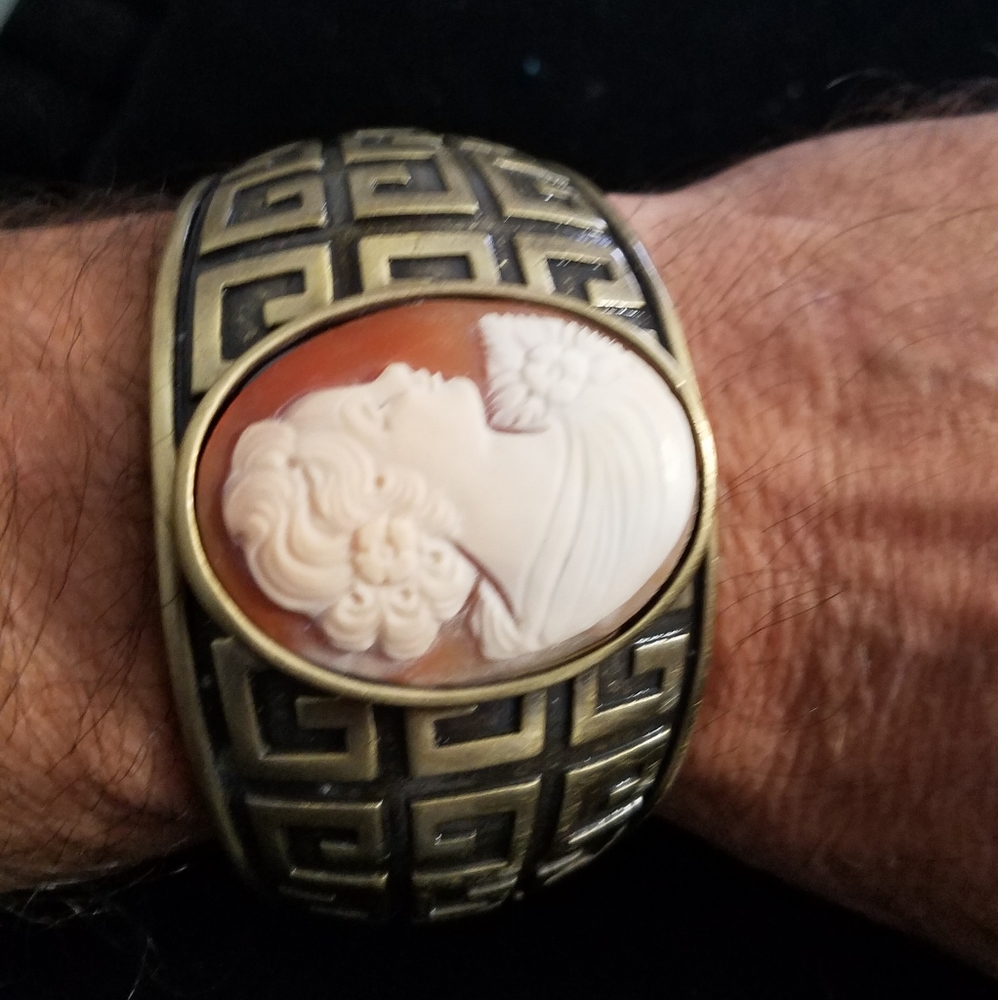 Large Amadeo Cameo Cuff